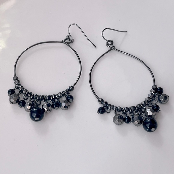 🌸3/$25 Simply Vera Wang Silver and Black Beaded Teardrop Hoop Dangle Earrings - Picture 1 of 11